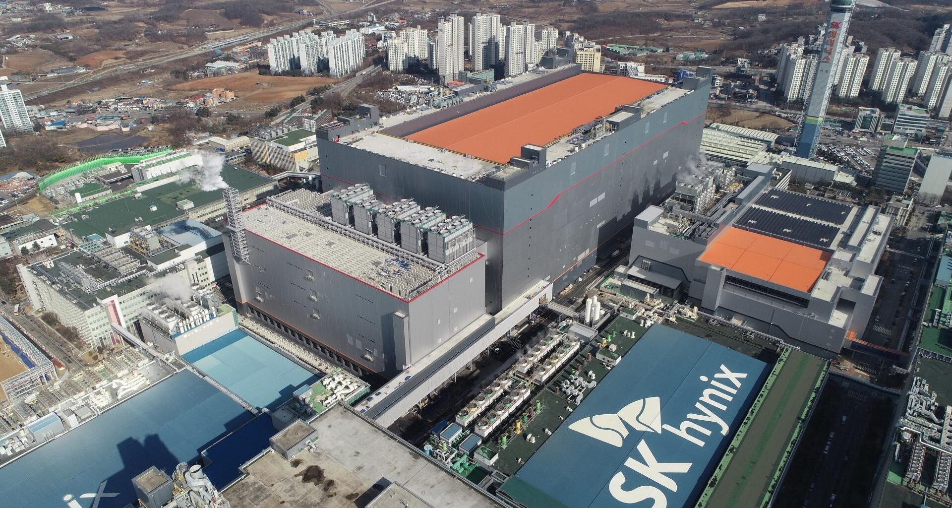 This undated file photo, provided by SK hynix, shows its production facilities in Icheon, Gyeonggi Province. Courtesy of SK hynix