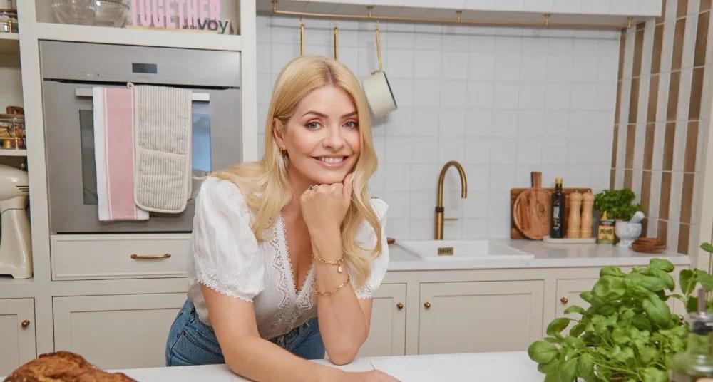 Holly Willoughby Together (With Voy); The Vampire Lestat; Cold Case Forensics: The Death of God’s Banker | Critics