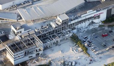 Major Japan quake traps people inside Kumamoto shopping mall, factory