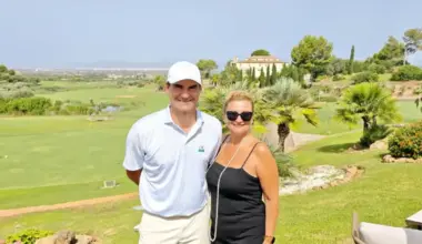 Roger Federer serves up a surprise in Mallorca