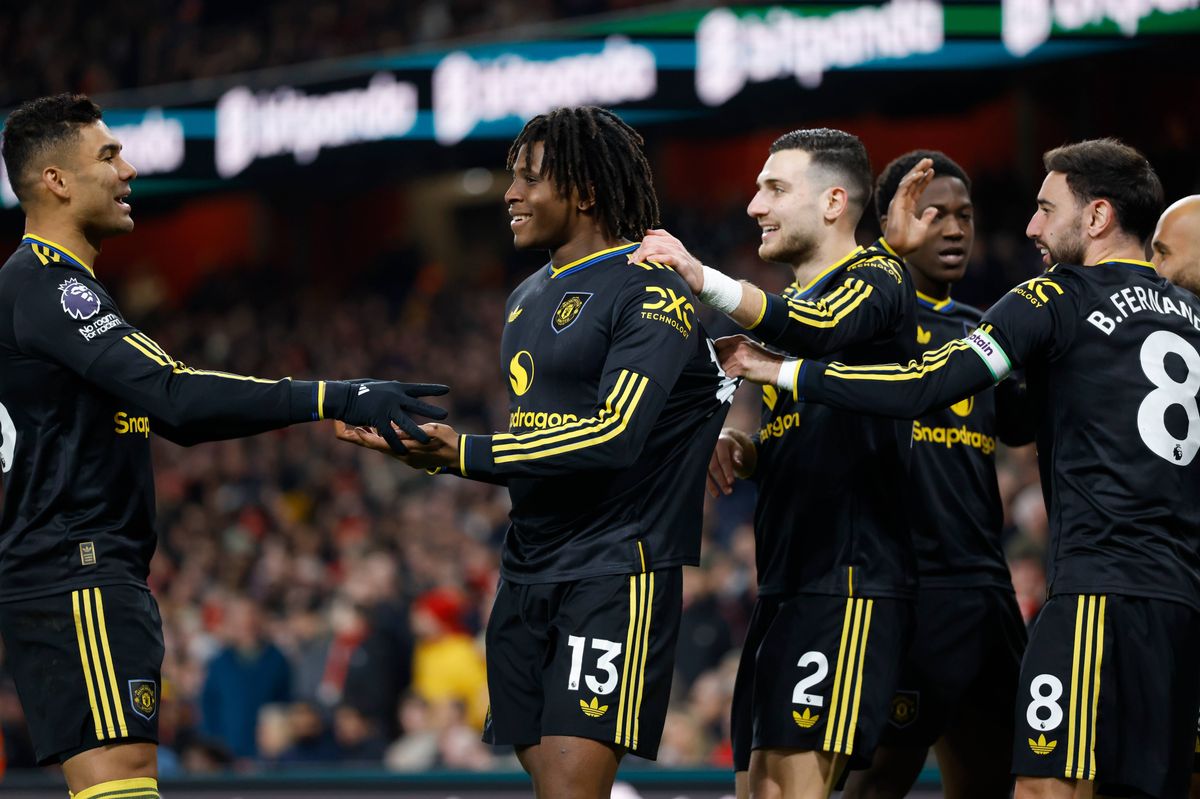 LONDON, ENGLAND - JANUARY 25: Casemiro, Patrick Dorgu, Diogo Dalot and Bruno Fernandes of Manchester United celebrate 2nd goal during the Premier League match between Arsenal and Manchester United at Emirates Stadium on January 25, 2026 in London, England. (Photo by Nigel French/Sportsphoto/Allstar via Getty Images)