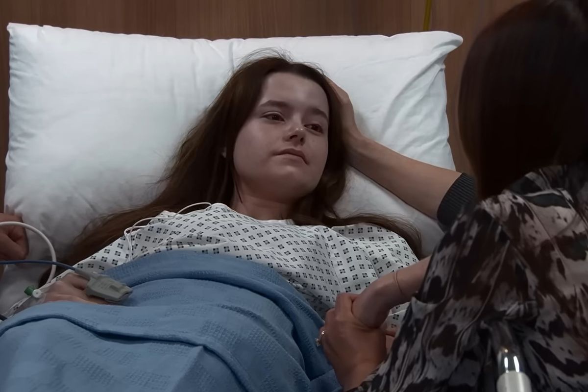 Betsy Swain in the hospital in Coronation Street
