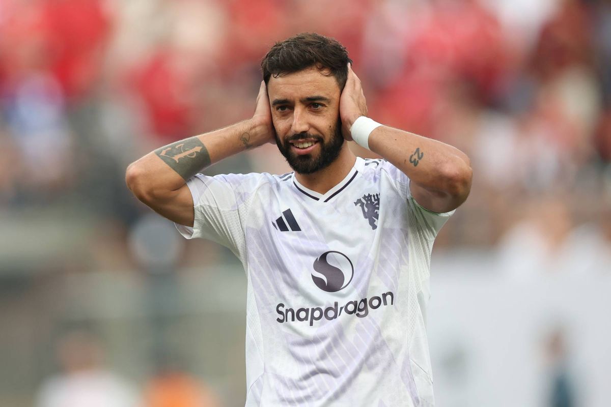 Bruno Fernandes covers his ears