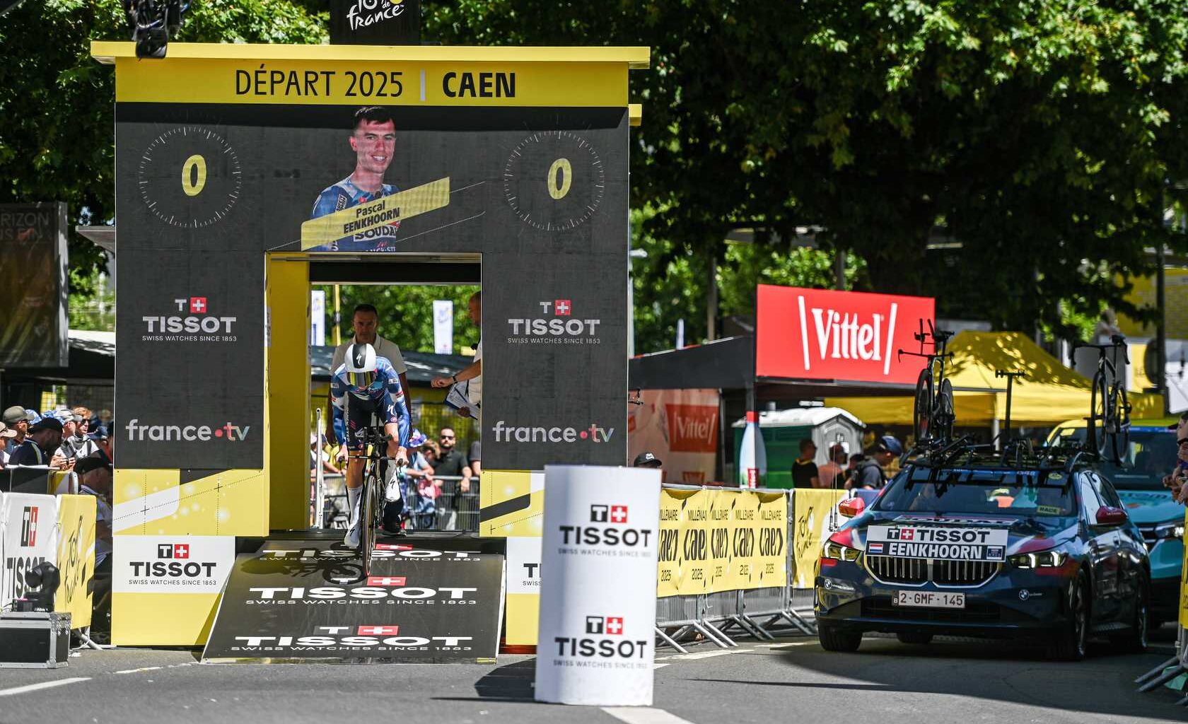 Could this year's Tour de France time trial be decided by the size of the team car? Expert proposes a "maximum CdA value for team cars" and extended following distances after research finds larger vehicles offer aero advantage - Cycling News | Bike Reviews
