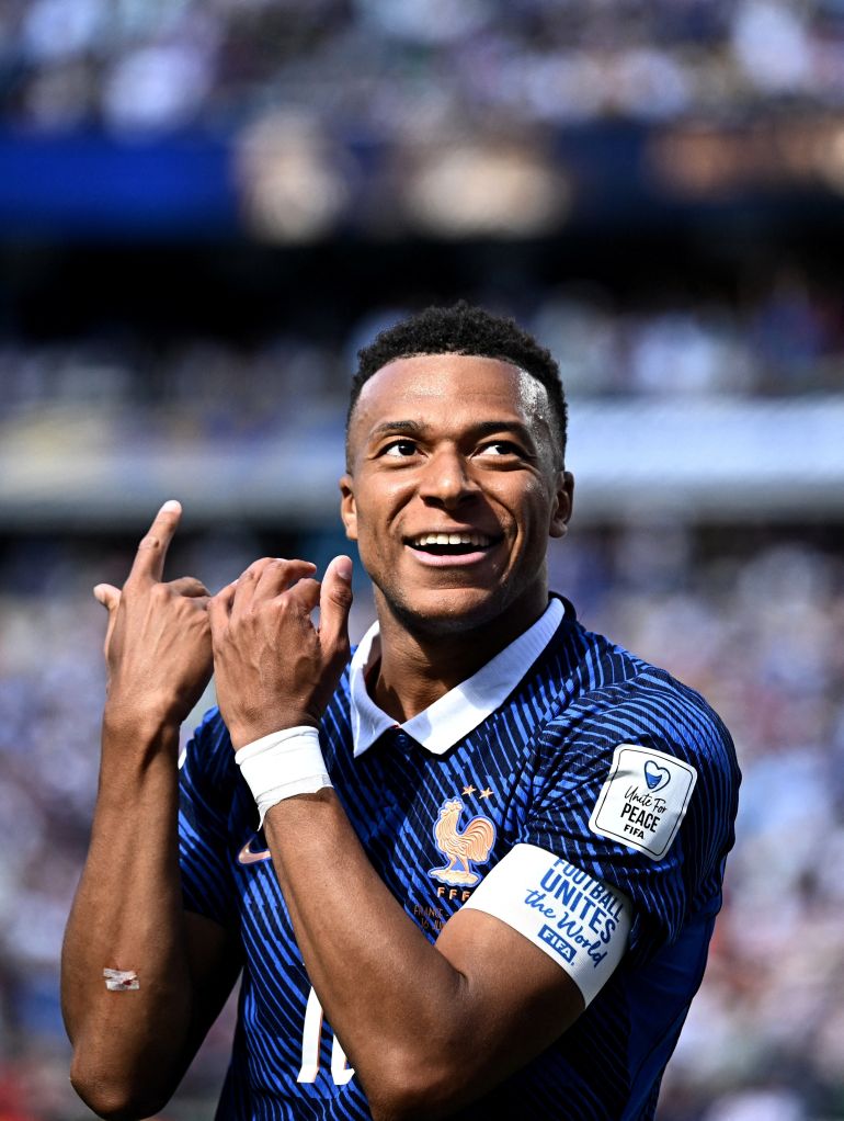 mbappe celebrates