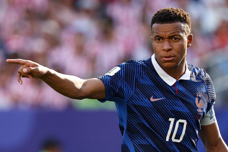 mbappe pointing