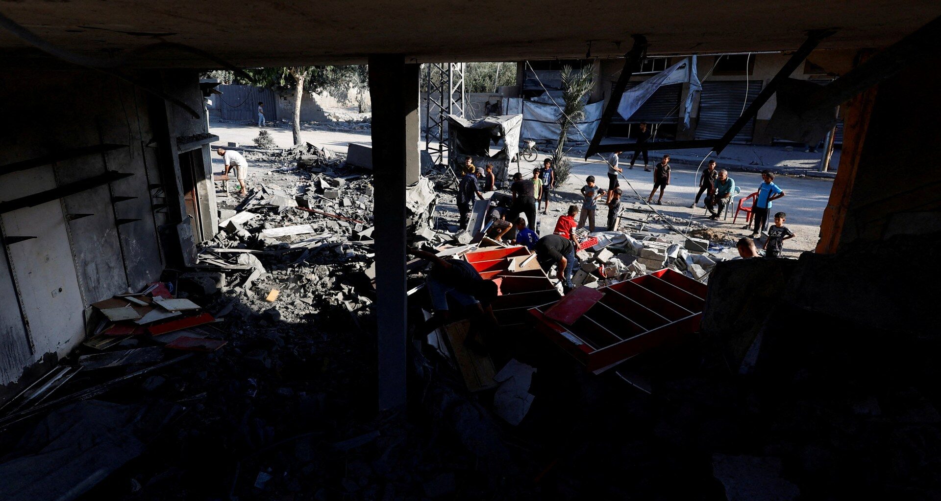 Israeli attacks on Gaza kill 14, including mourners attending funeral | Israel-Palestine conflict News