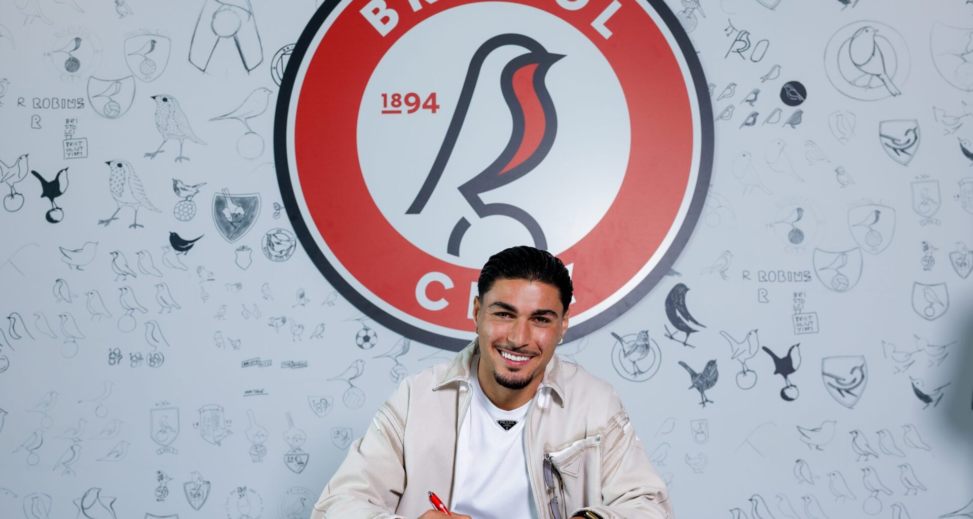 Eissat signs for City