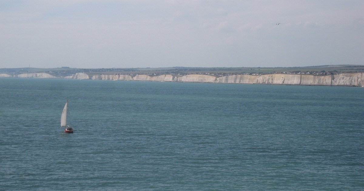 Video of man waving machete on small boat isn’t real – Full Fact