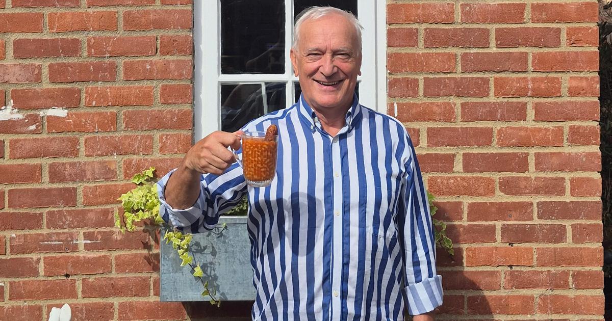 Actor Simon Greenall visits Bridgestones of Thorpe St Andrew