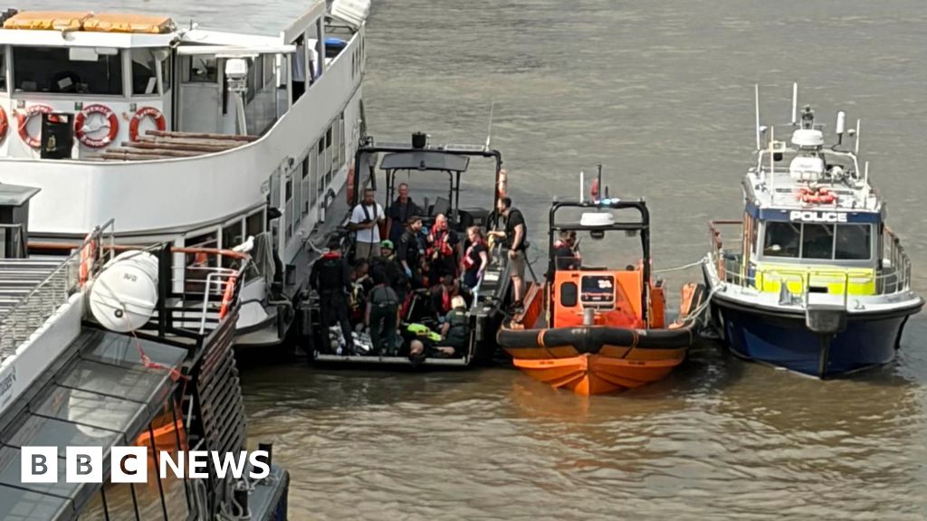 Officers hurt as police boat strikes bridge - BBC