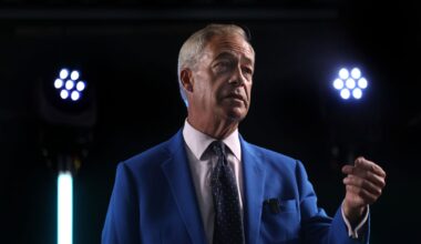Nigel Farage ‘did not declare financial support from convicted criminal’