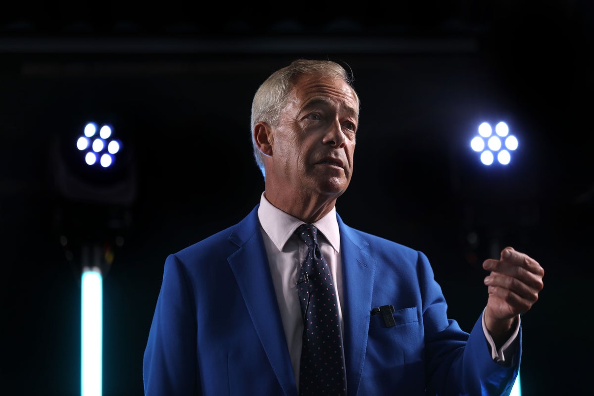 Nigel Farage ‘did not declare financial support from convicted criminal’