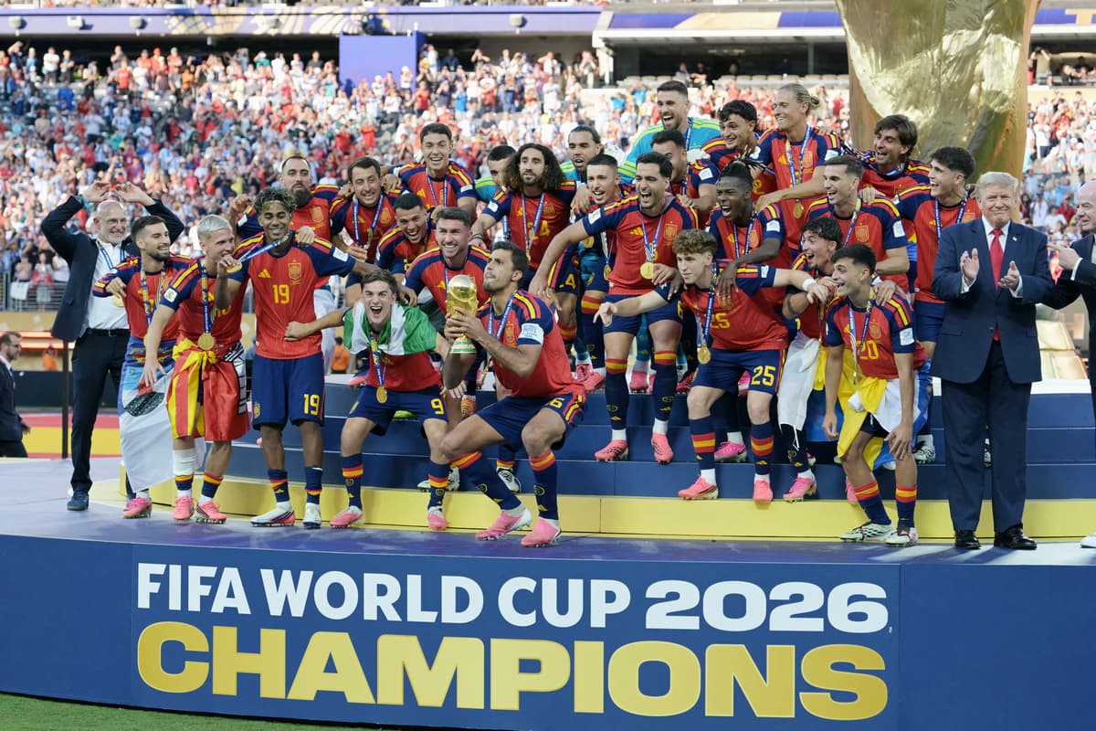 Donald Trump awkwardly invades Spain's World Cup celebrations as Infantino tries to usher him away - London Evening Standard