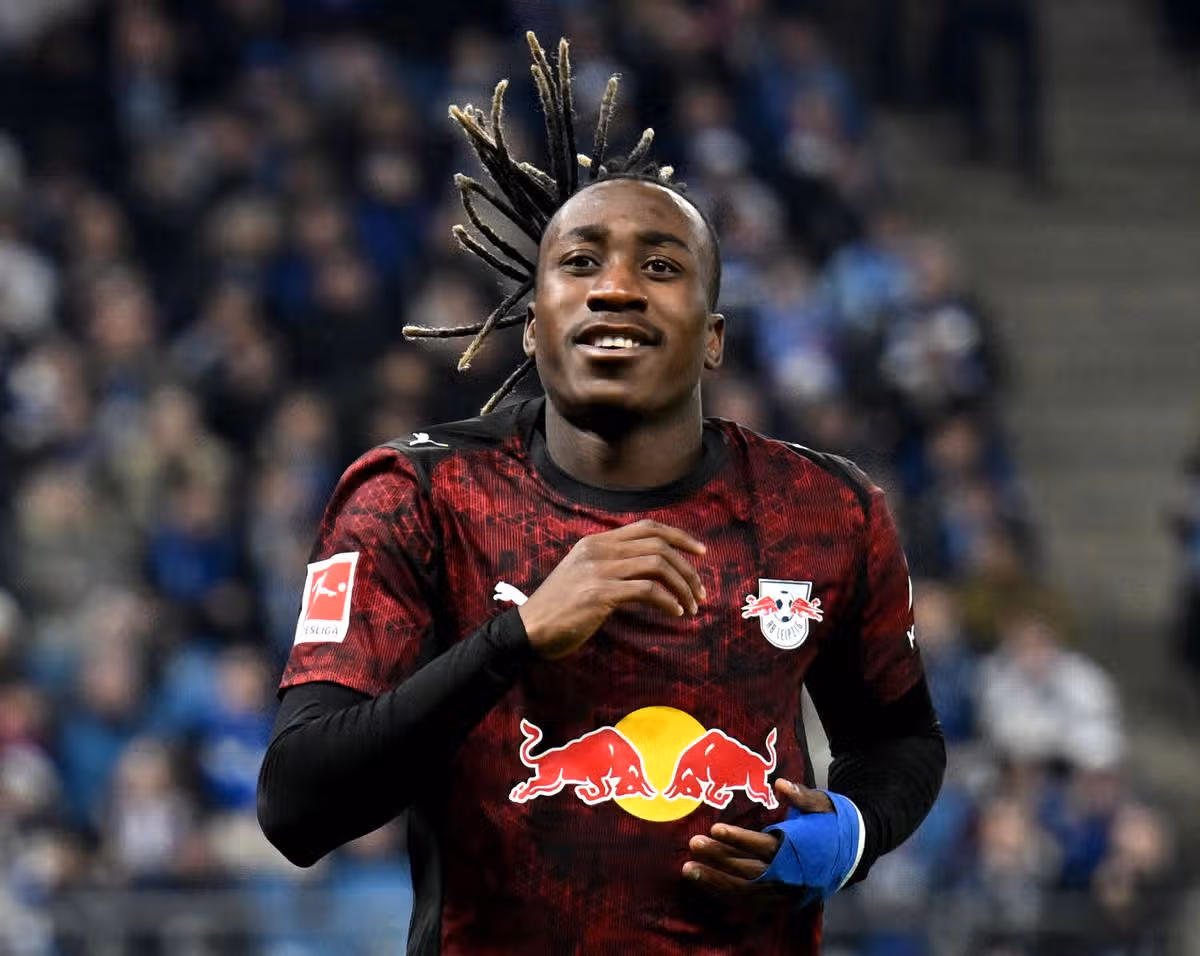 Yan Diomande of RB Leipzig celebrates scoring his team's second goal during the Bundesliga match between Hamburger SV and RB Leipzig