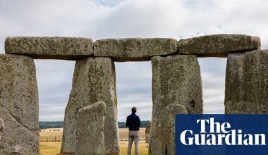Magic circle: Stonehenge offers lucky visitors 20 minutes alone in monument | Stonehenge