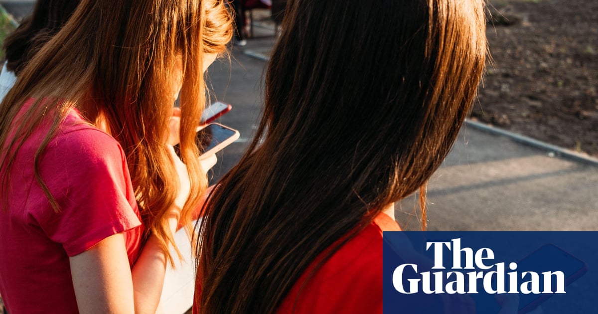 UK 16- and 17-year-olds to be encouraged to follow midnight social media curfew | Internet safety