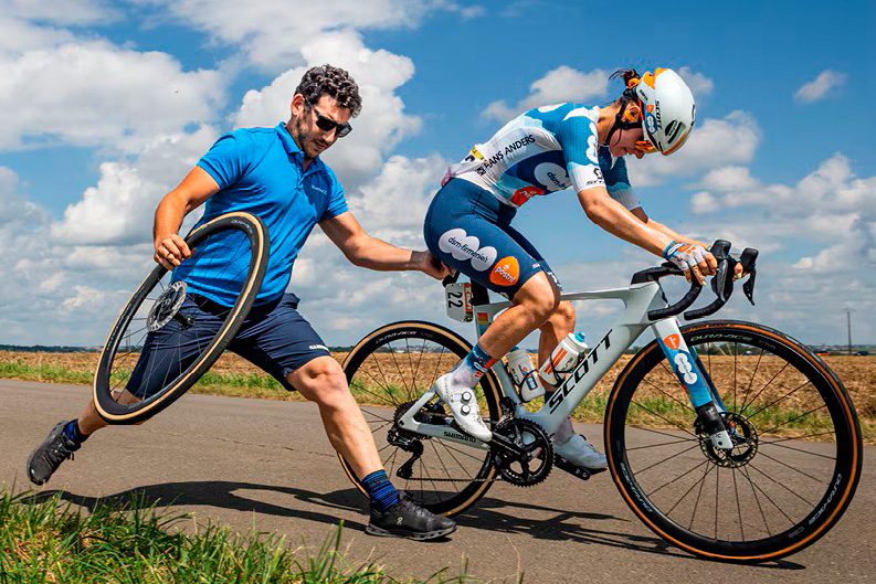 Shimano neutral service pushing rider.