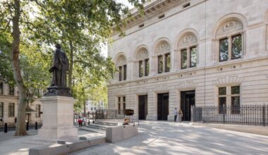 Tickets refunded as power outage closes National Portrait Gallery - The Independent