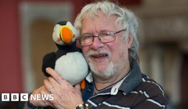 Bill Oddie: Comedian who found nature a welcome refuge from mental illness - BBC