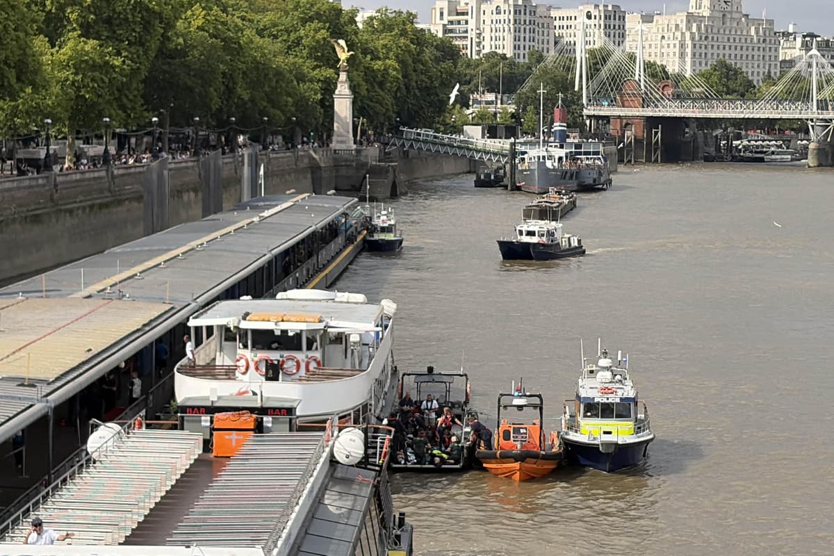 Westminster Bridge at standstill as casualties treated - London Evening Standard