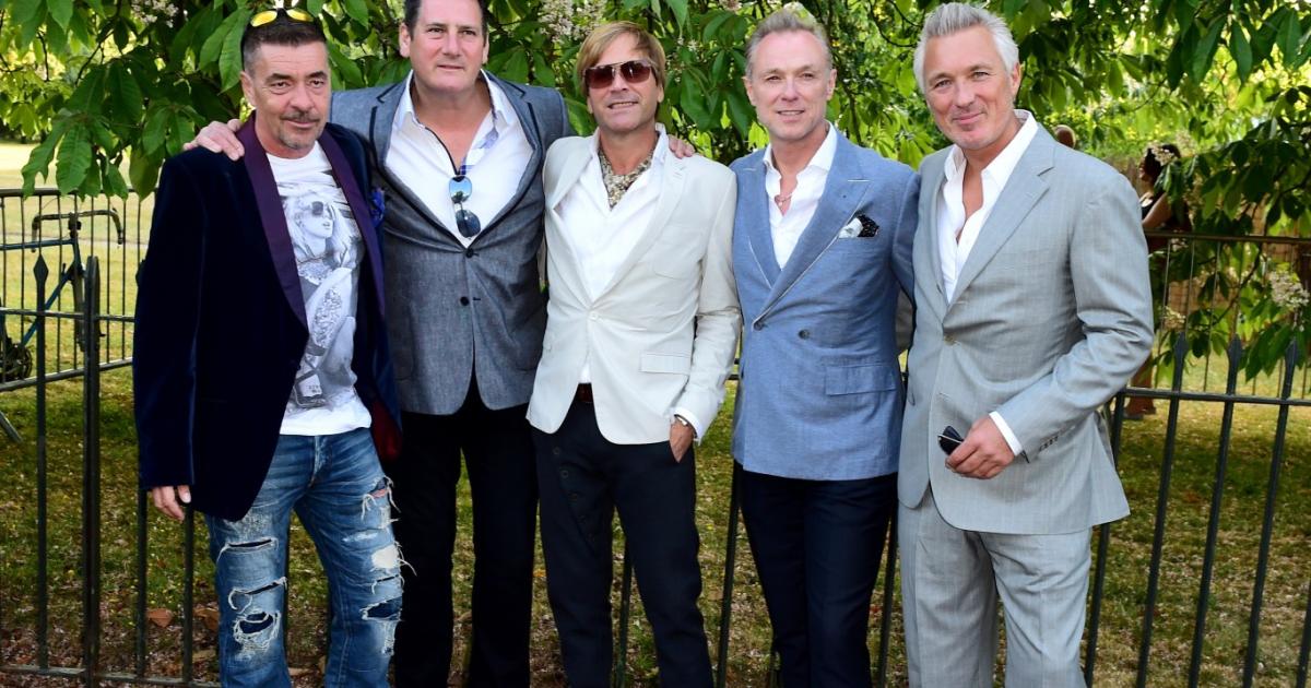 80s singing legend breaks silence on split from iconic band