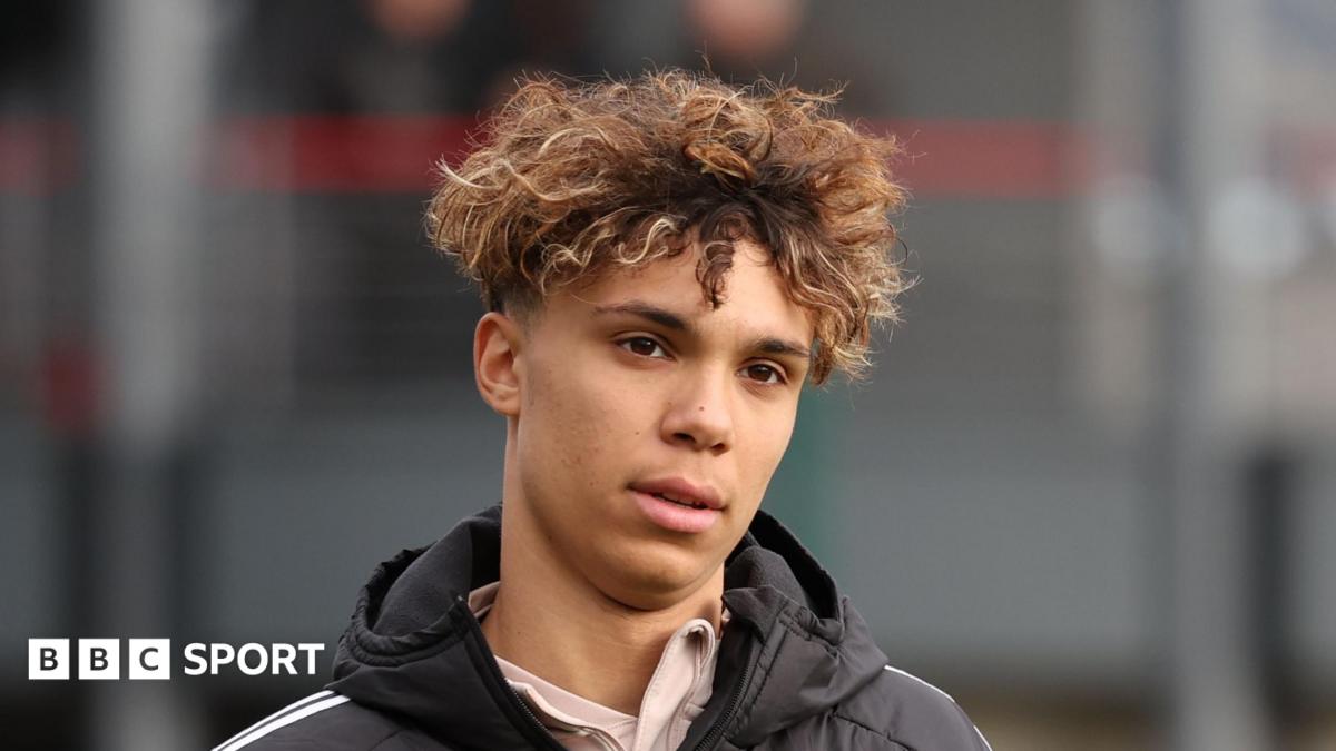 Samuel Tabares in Fulham Under-21 training kit