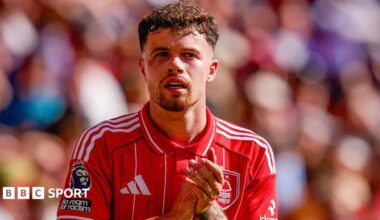 Nottingham Forest's Neco Williams applauds