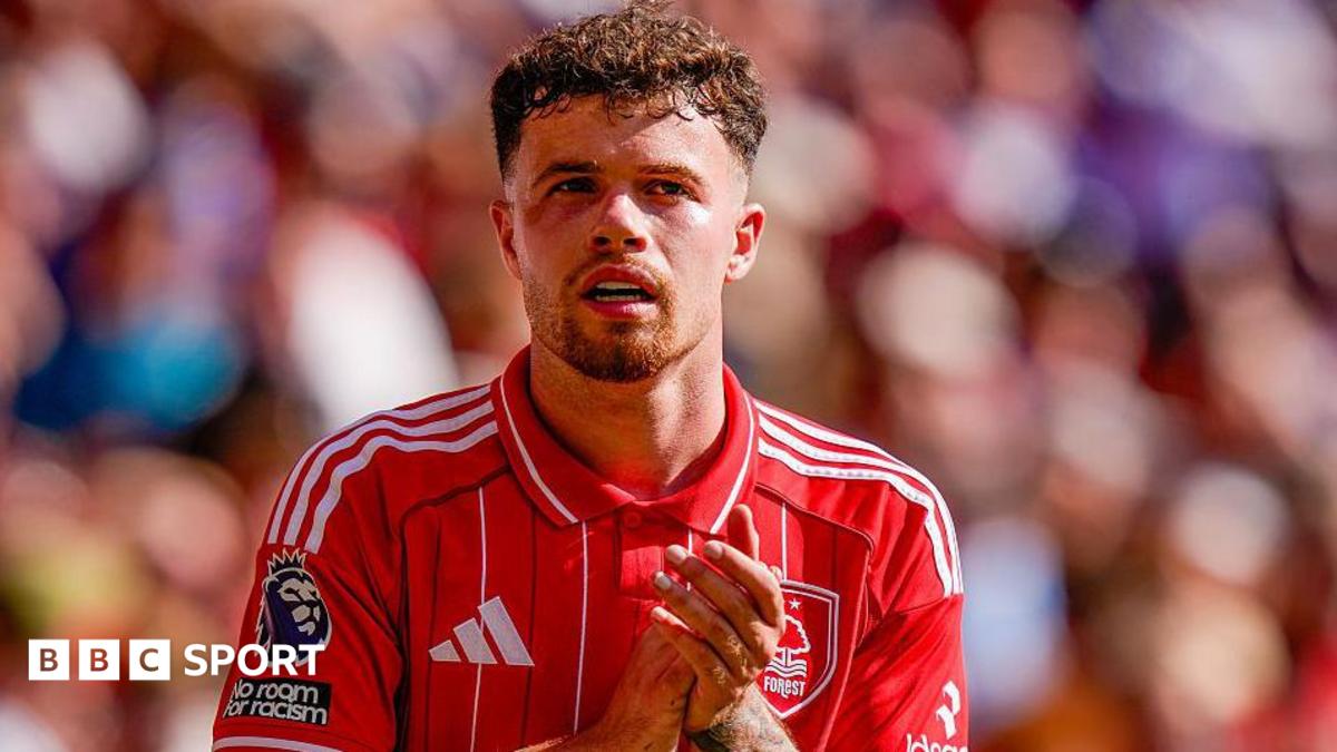 Nottingham Forest's Neco Williams applauds