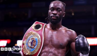 Denzel Bentley celebrates after beating Endry Saavedra in April