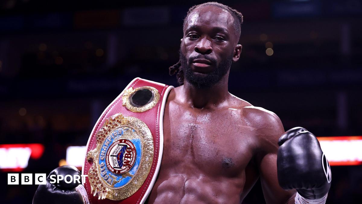 Denzel Bentley celebrates after beating Endry Saavedra in April