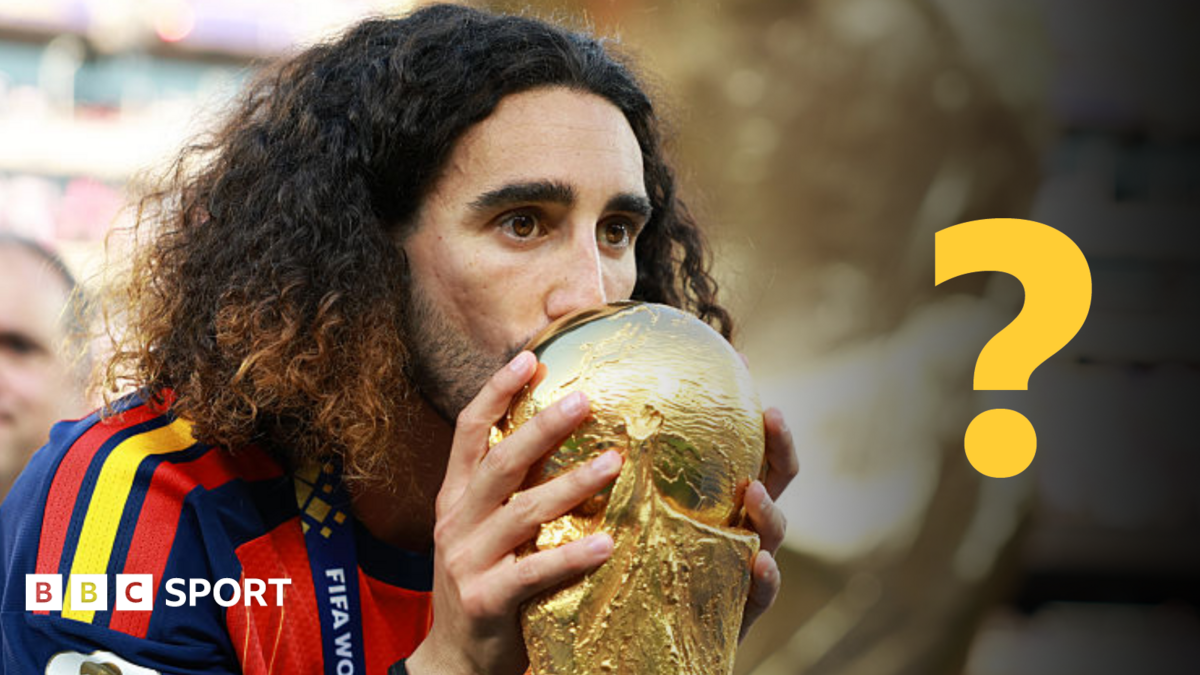 Marc Cucurella kissing the World Cup trophy