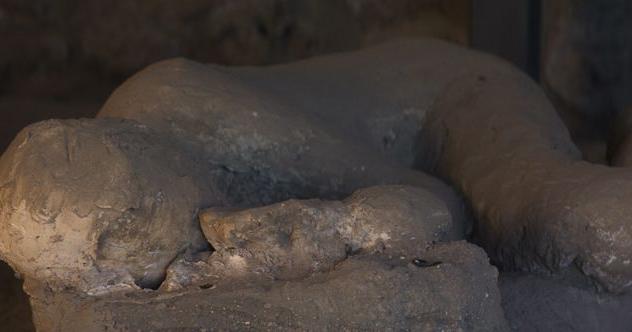 Why Tom Hiddleston feared showing grim Pompeii body casts in new doc | Entertainment