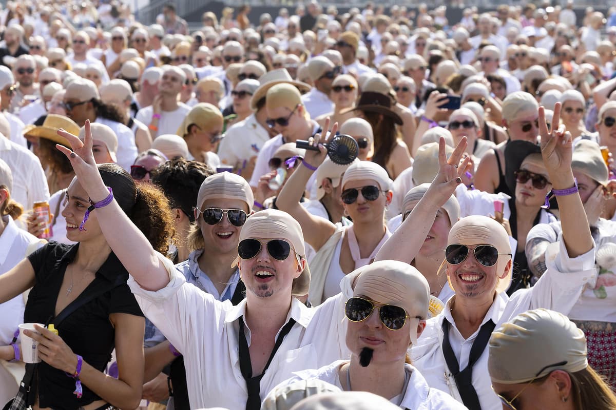 Count begins as Pitbull aims for record gathering of people wearing bald caps - London Evening Standard