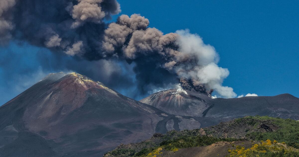 Mount Etna LIVE: Eruption sparks volcano red alert in Sicily - urgent warning to Brits | World | News
