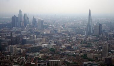 London's first 'real' population fall for 37 years as 420,000 quit capital - standard.co.uk