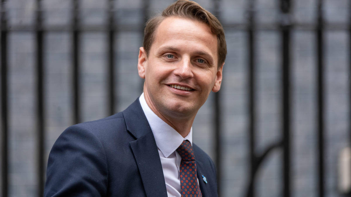 Mike Tapp sacked as immigration minister weeks after Mahmood article row