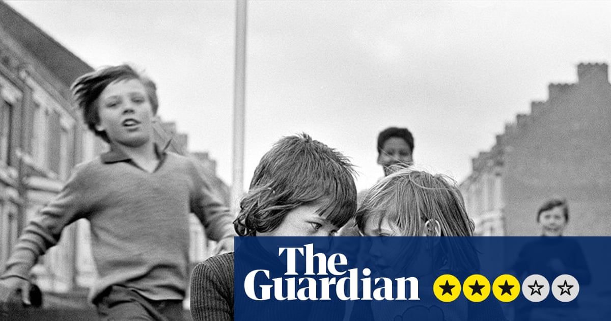 Tish Murtha and Kuba Ryniewicz review – pit closures and cuddly pets struggle for connection | Photography