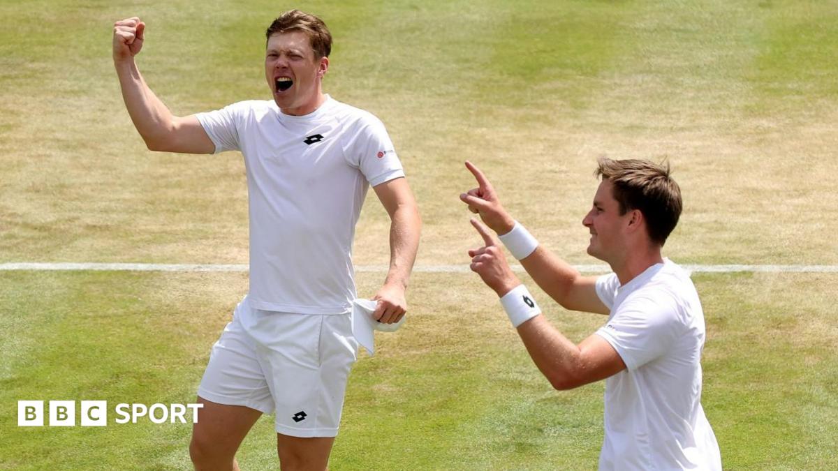 Henry Patten and Harri Heliovaara celebrate after reaching the men's doubles quarter-finals