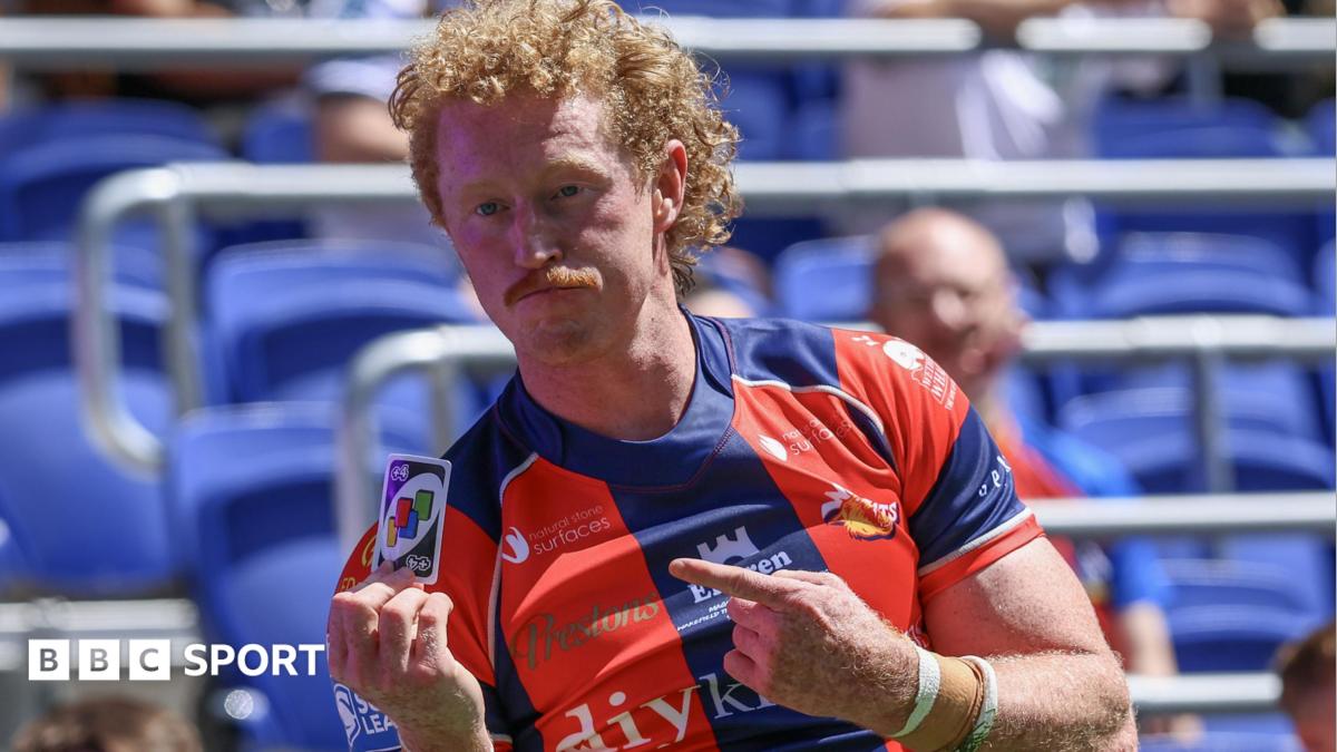Lachlan Walmsley leaps into the corner for a spectacular try for Wakefield against Castleford