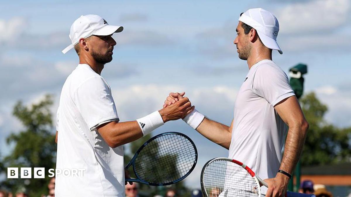 Julian Cash and Lloyd Glasspool shake hands