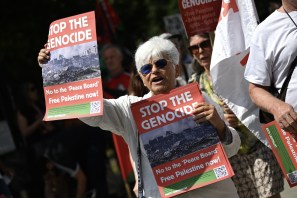 People stage a pro-Palestinian demonstration and call on Labour Party leader Andy Burnham, who is preparing to take office as prime minister, to impose comprehensive sanctions on Israel, in London, United Kingdom on July 18, 2026. [Raşid Necati Aslım - Anadolu Agency]