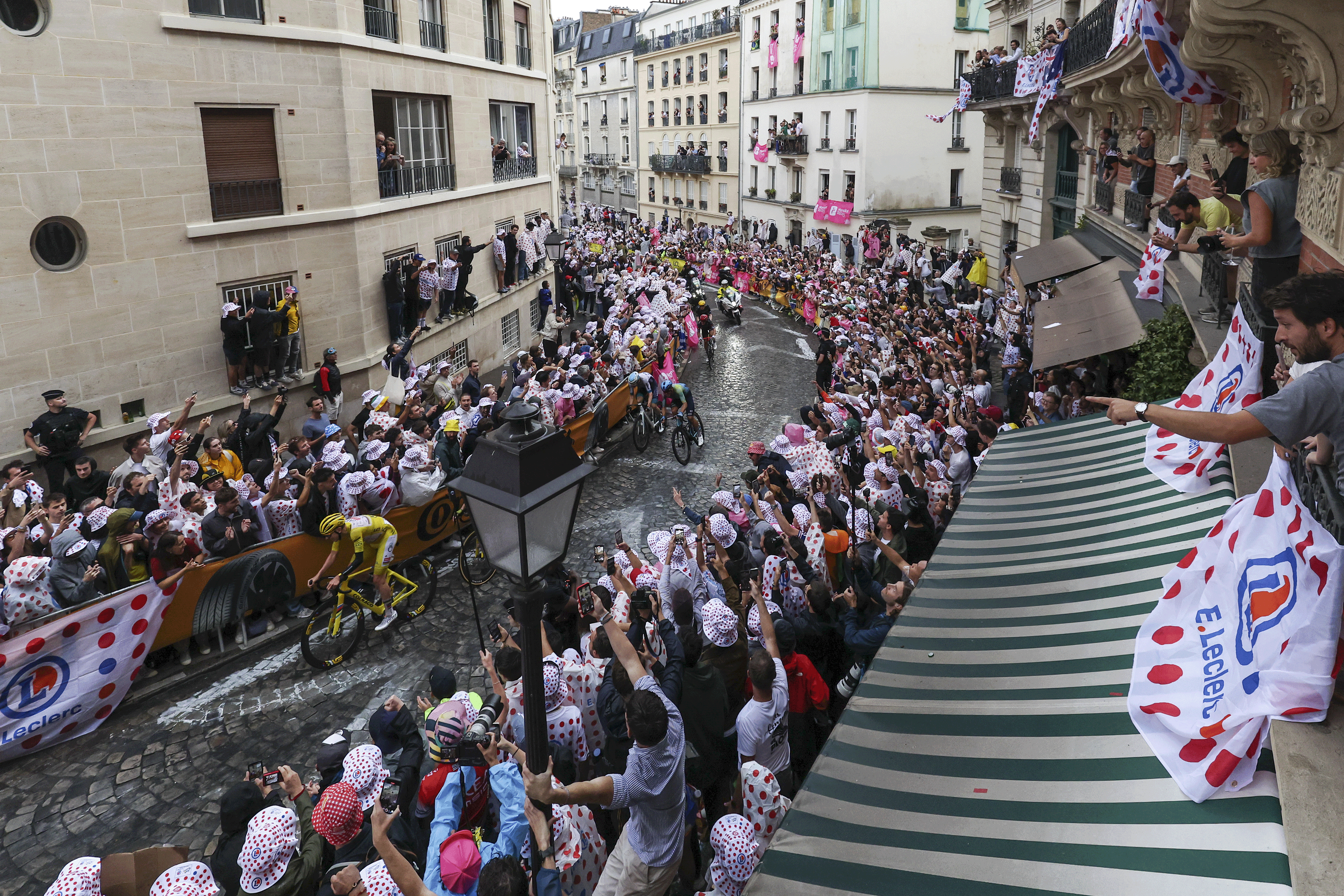 PARIS, FRANCE - JULY 27: Tadej Pogacar of Slovenia (UAE Team Emirates - XRG) Yellow leader jersey is climbing Rue Lepic on the Cote de la Butte Montmartre close to the Basilique du Sacre-Coeur during the Tour de France Stage 21, last and final stage of the 112th Tour de France 2025, a 132.3 km stage from Mantes-La-Ville to Paris Champs-Elysees on July 27, 2025 in Paris, France. (Photo by Catherine Steenkeste/Getty Images)