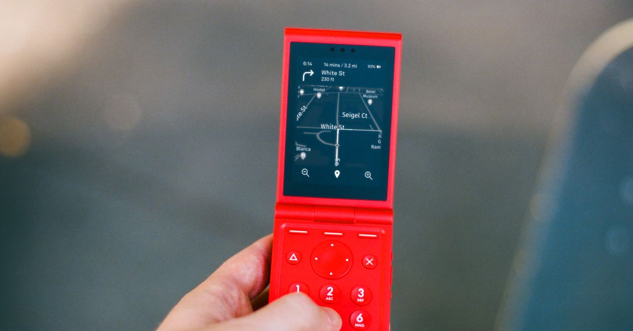 The Light Flip Is the Stylish Dumb Flip Phone of Your Dreams