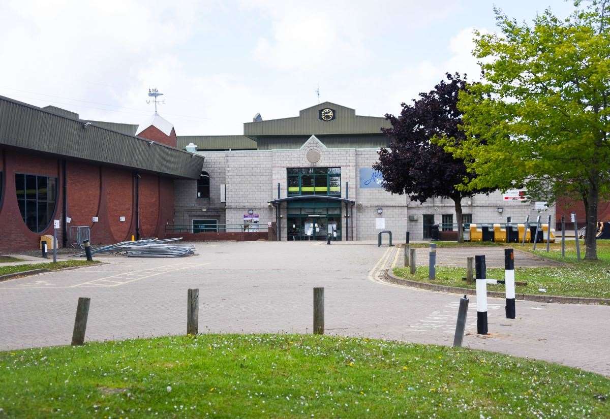 West Norfolk Council in talks with Lawn Tennis Association for £1million grant which would fund major court upgrade at Lynnsport