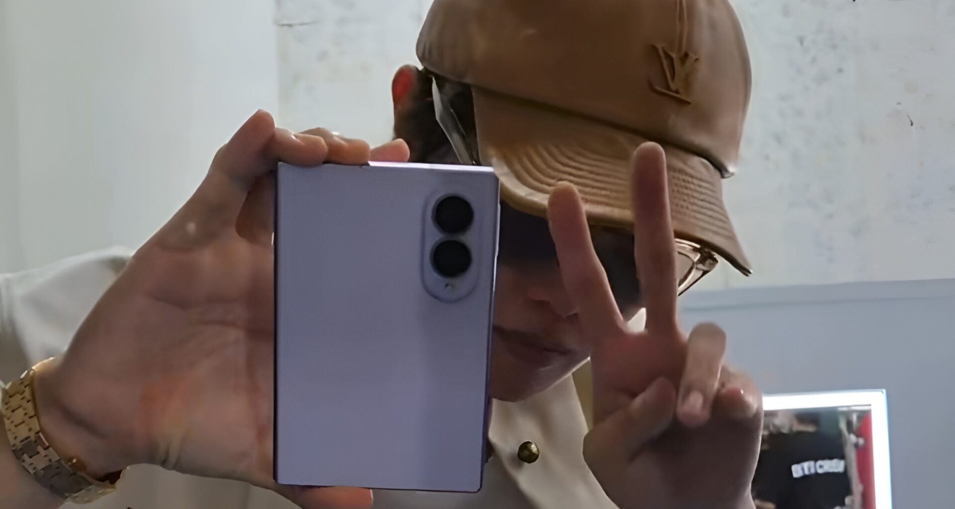 One lucky guy was officially allowed to leak the Samsung Galaxy Z Fold 8