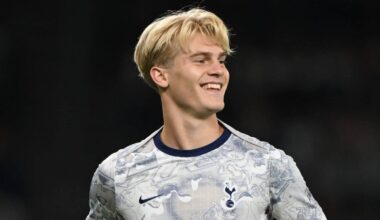Tottenham reject £46m offer from Newcastle for Lucas Bergvall