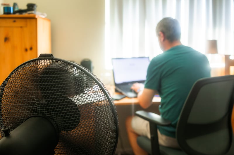 Most modern office buildings have air conditioning.