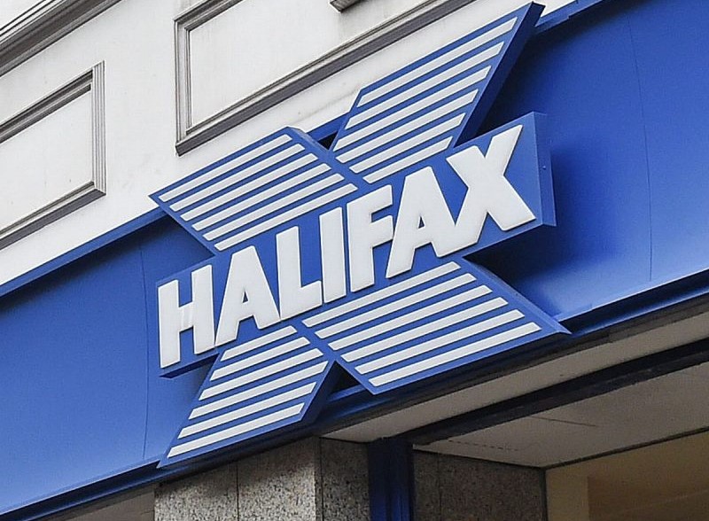 Mortgage price war heats up as major lenders cut rates