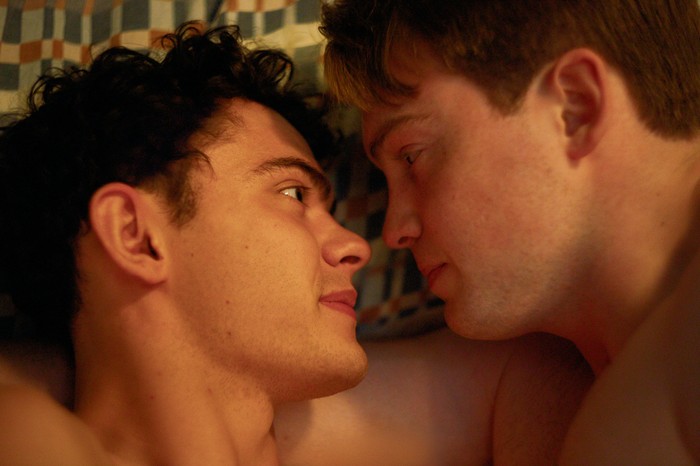 Heartstopper-Forever-Nick-Charlie Charlie and Nick lie in bed together, staring closely into each other's eyes